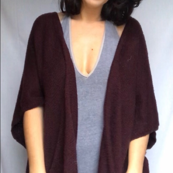 Community Iconic Cape - Picture 5 of 8